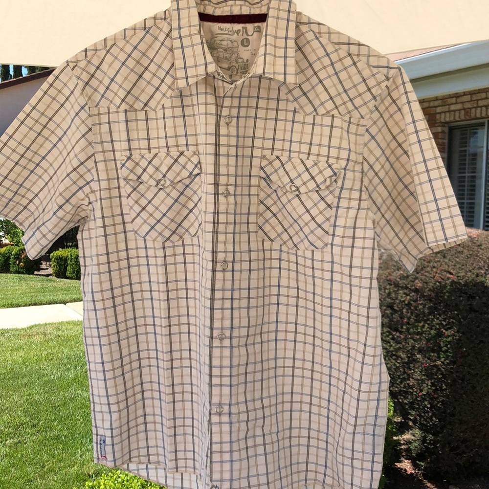 Quicksilver Shortsleeved Shirt. Large